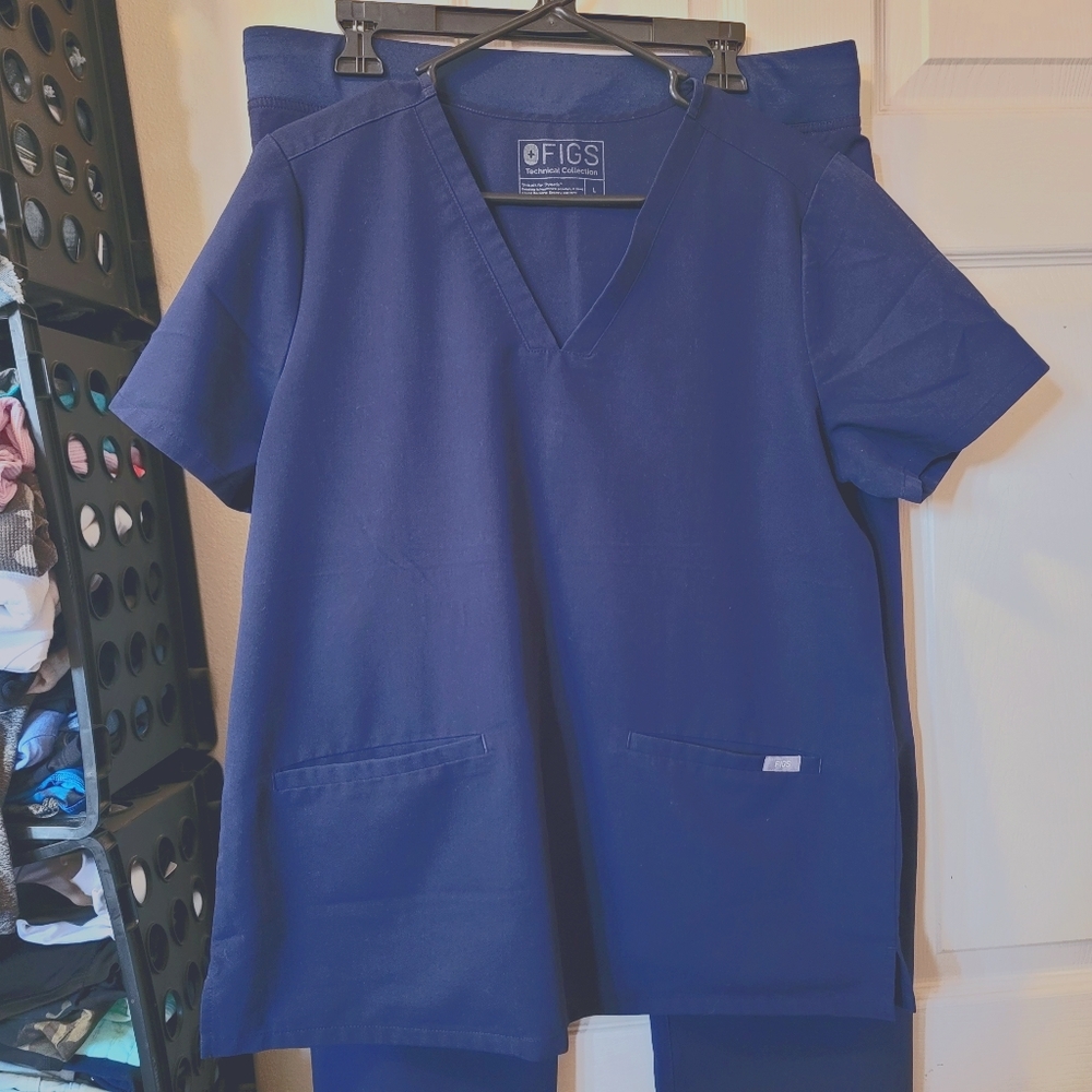 Large Figs scrub set in Navy